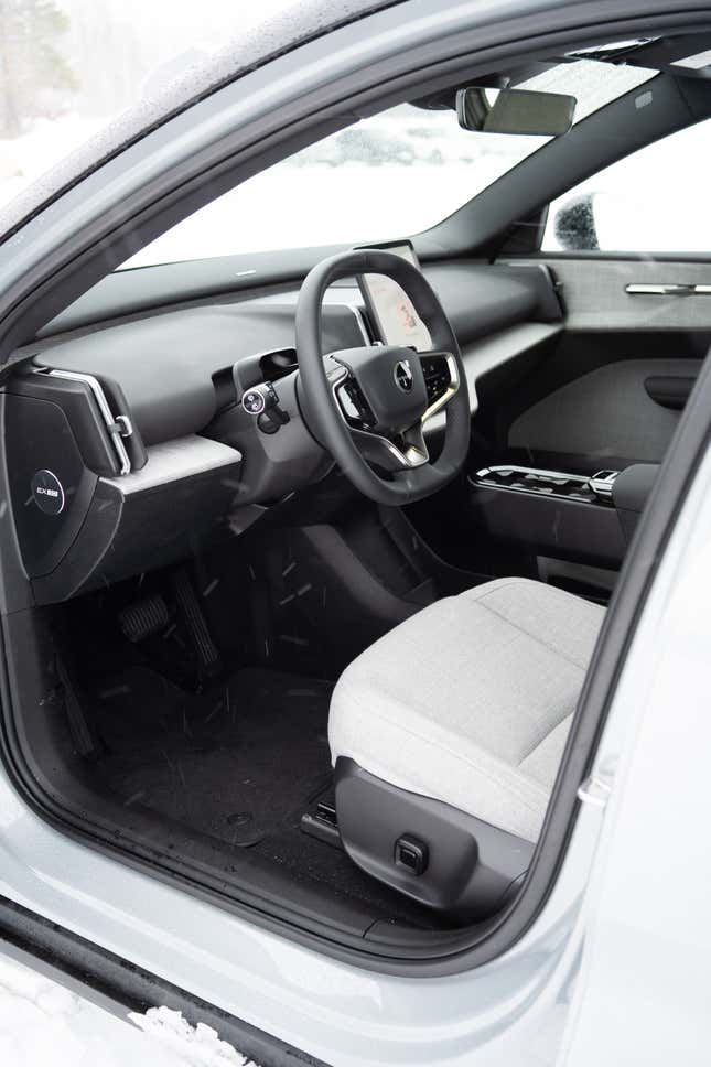 Image for article titled The 2025 Volvo EX30 Is A Reminder That Volvo Is Good At Building Fun, Affordable Cars