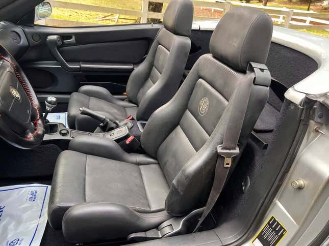 Image for article titled At $12,500, Is This 1998 Alfa Romeo Spider Pretty Fly?