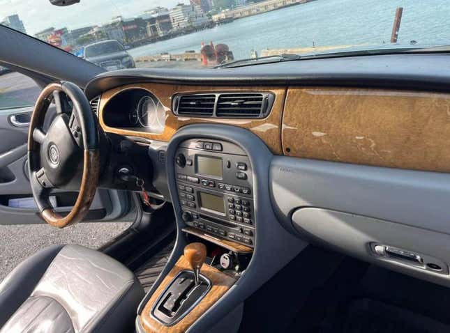 Image for article titled At $4,200, Is This 2006 Jaguar X-Type Sportwagon The Cat’s Pajamas?