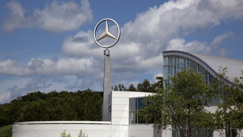 UAW seeks tough victory at Mercedes plant in Alabama