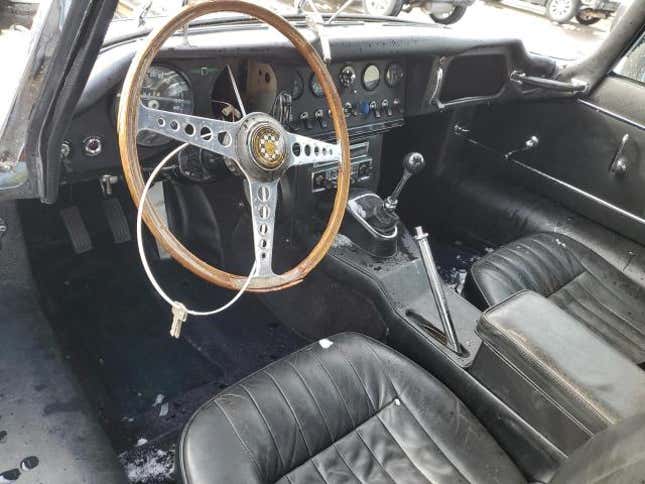 Image for article titled This Wrecked Jaguar Series 1 E-Type Is Begging You To Turn It Into A Vintage Race Car